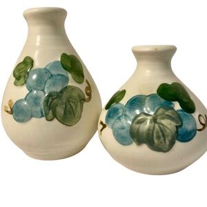 VTG METLOX POPPYTRAIL SCULPTURED GRAPE BLUE SALT And PEPPER SHAKER No Stoppers